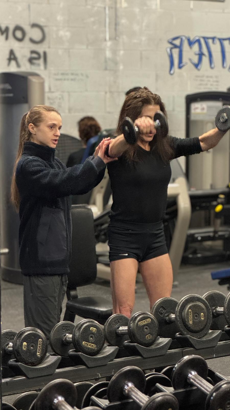 Magda Banas running an in-person personal training session at Hammer Fitness, Toronto